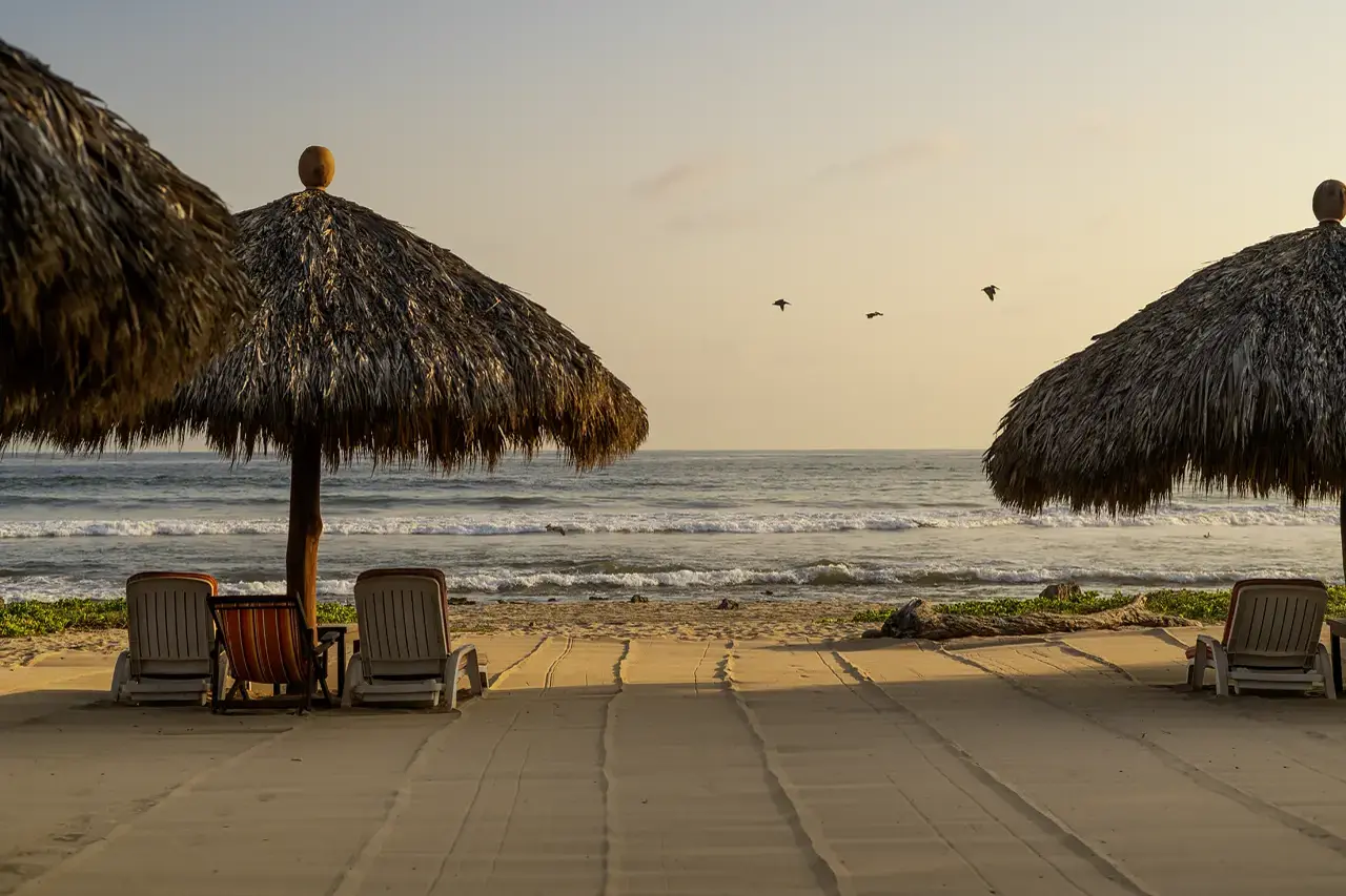 Palapas en la playa